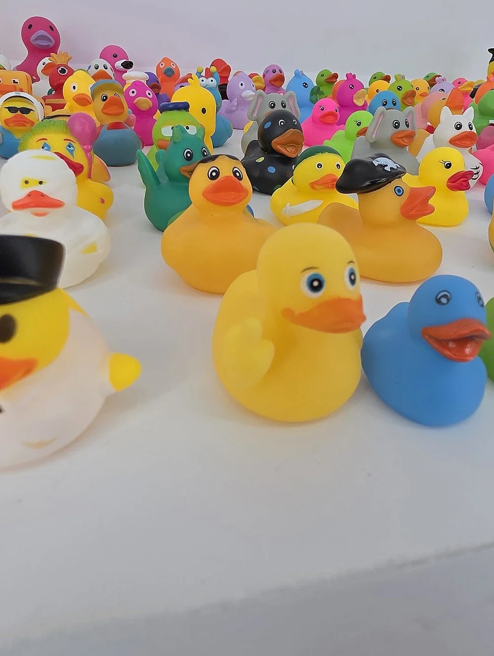 Lot of 116 Assorted Rubber Ducks Novelty Character Jeep Cruise Ducking